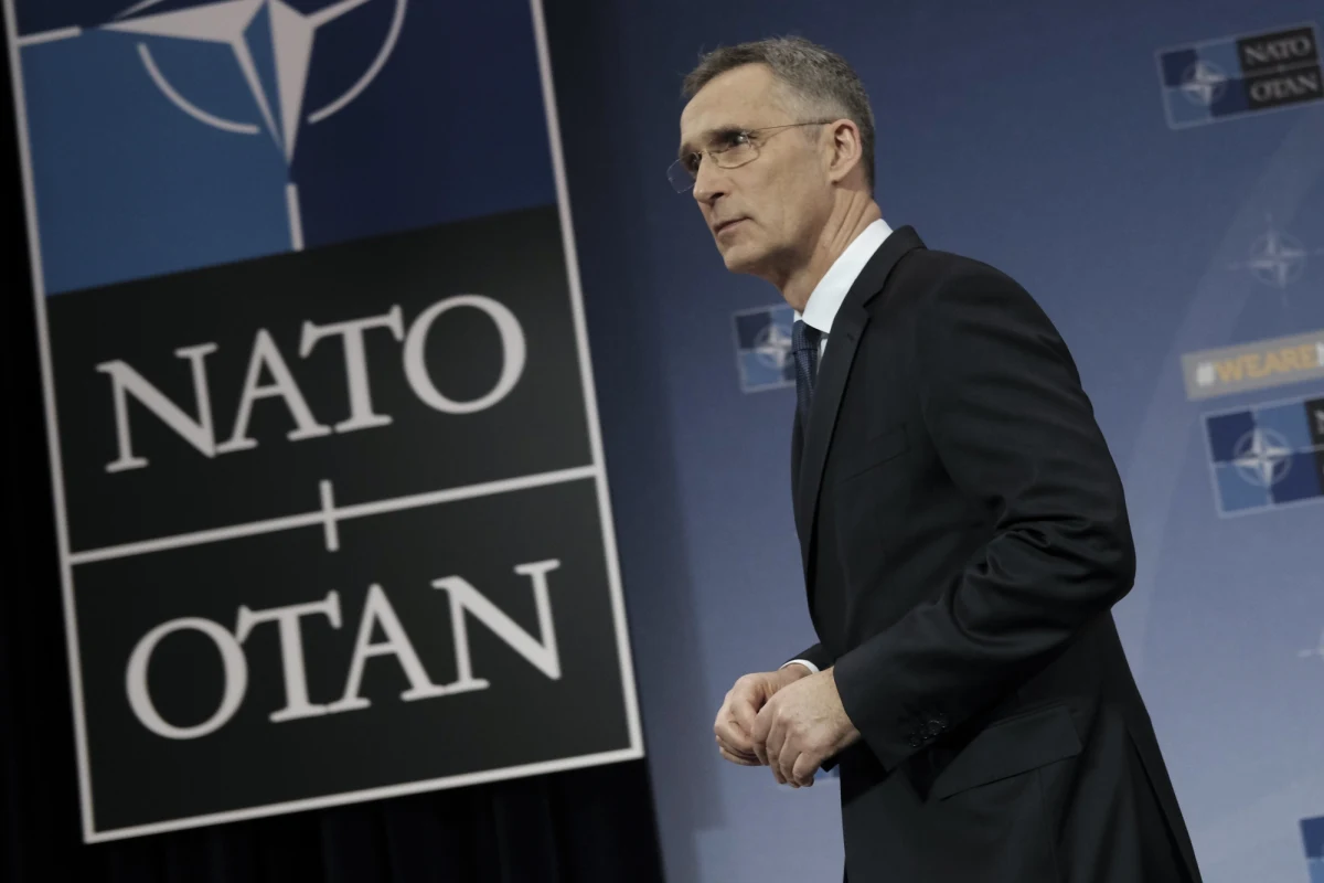 ​Atak na Siergieja Skripala potwierdza rosnącą nieobliczalność Rosji - ocenił sekretarz generalny NATO Jens Stoltenberg w niedzielnym wywiadzie dla "Welt am Sonntag". Jako coraz większe zagrożenie wskazał modernizację rosyjskiego arsenału atomowego. Dokonana z użyciem broni chemicznej próba otrucia byłego rosyjskiego szpiega Skripala i jego córki na terytorium Wielkiej Brytanii łamie zapisy międzynarodowych porozumień, ale "przede wszystkim potwierdza (...), że Rosja staje się coraz bardziej nieobliczalna i agresywna" - ocenił Stoltenberg. 