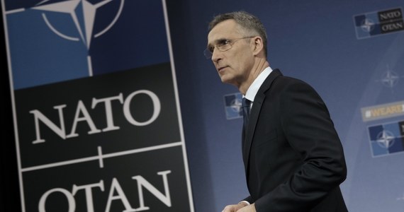 ​Atak na Siergieja Skripala potwierdza rosnącą nieobliczalność Rosji - ocenił sekretarz generalny NATO Jens Stoltenberg w niedzielnym wywiadzie dla "Welt am Sonntag". Jako coraz większe zagrożenie wskazał modernizację rosyjskiego arsenału atomowego. Dokonana z użyciem broni chemicznej próba otrucia byłego rosyjskiego szpiega Skripala i jego córki na terytorium Wielkiej Brytanii łamie zapisy międzynarodowych porozumień, ale "przede wszystkim potwierdza (...), że Rosja staje się coraz bardziej nieobliczalna i agresywna" - ocenił Stoltenberg. 