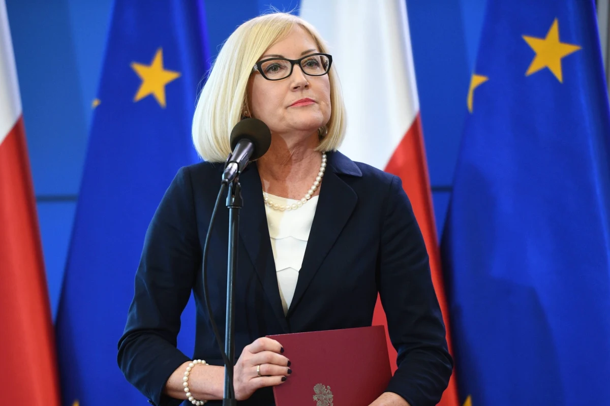 ​Współpraca dwustronna, przyszłość UE po Brexicie, unijny budżet, bezpieczeństwo energetyczne i kryzys migracyjny - te tematy mają zdominować poniedziałkowe spotkanie premiera Mateusza Morawieckiego z kanclerz Niemiec Angelą Merkel. W Belwederze Merkel spotka się z prezydentem Andrzejem Dudą. Rzecznik rządu Joanna Kopcińska podkreśliła, że Polska będzie drugim po Francji celem wizyty zagranicznej Merkel od jej wybrania w środę przez Bundestag na czwartą kadencję na stanowisko kanclerza Niemiec.