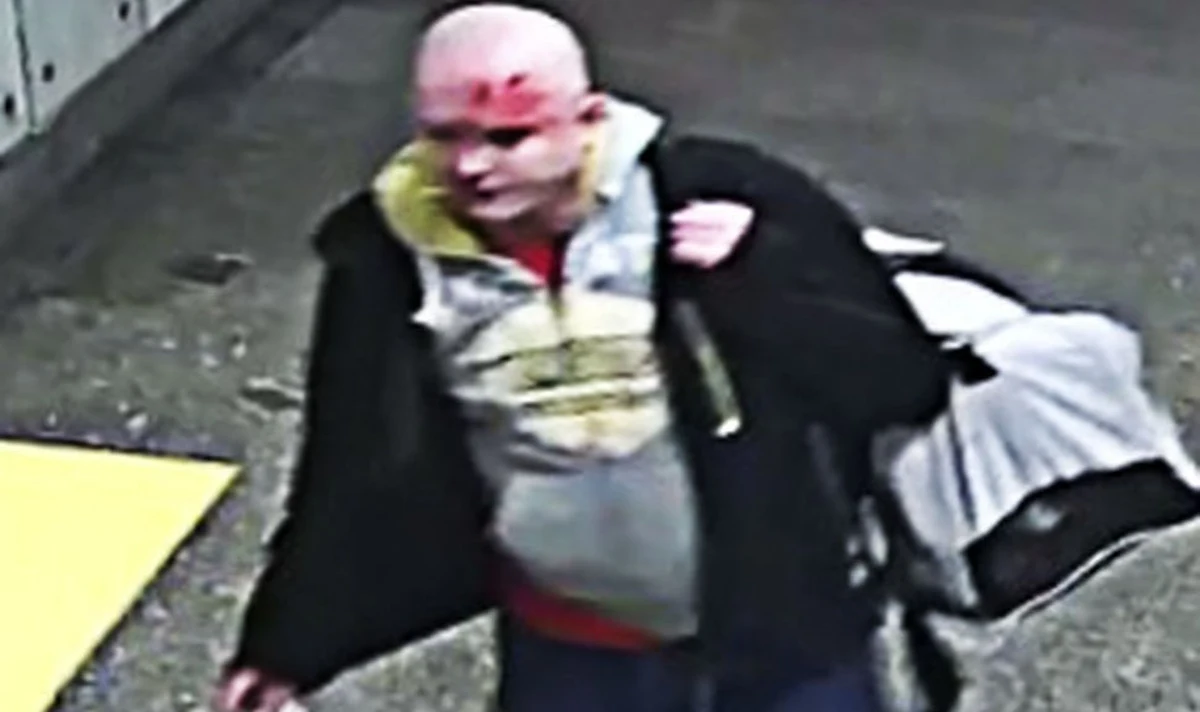 Poszukiwany jest sprawca pobicia na dworcu w Częstochowie. Ofiarą jest kierownik jednego z pociągów. Policja opublikowała dziś wizerunek napastnika.