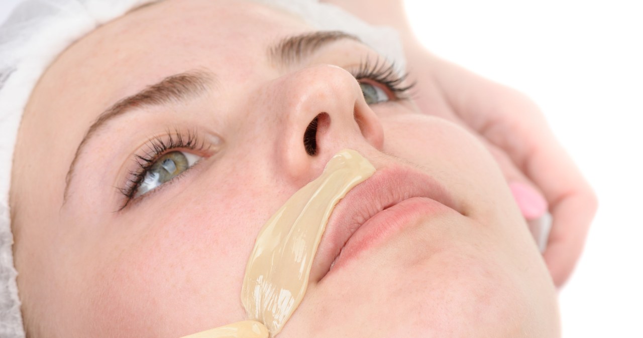 Zapomnij o drogiej i bolesnej depilacji. Tak z łatwością usuniesz wąsik