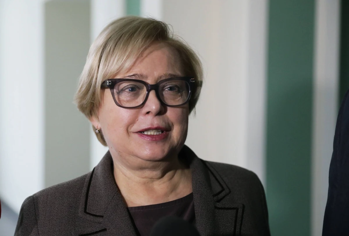 "Pierwsza prezes Sądu Najwyższego Małgorzata Gersdorf zna swój ustawowy obowiązek i konsekwentnie deklaruje, że zwoła pierwsze posiedzenie Krajowej Rady Sądownictwa" - podkreślił w komunikacie rzecznik SN sędzia Michał Laskowski.