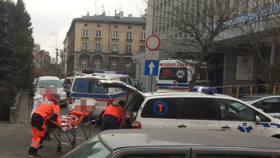 Brak miejsc postojowych przy krakowskim szpitalu. „Pacjenci są wwożeni z ulicy do szpitala”
