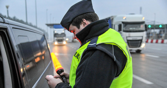 Lubuscy policjanci zatrzymali prawa jazdy i skierowali do sądu wnioski o ukaranie dwóch kierowców. Obaj jechali pod prąd - jeden na autostradzie A2, drugi na drodze ekspresowej S3. Tłumaczyli, że chcieli zaoszczędzić czas.