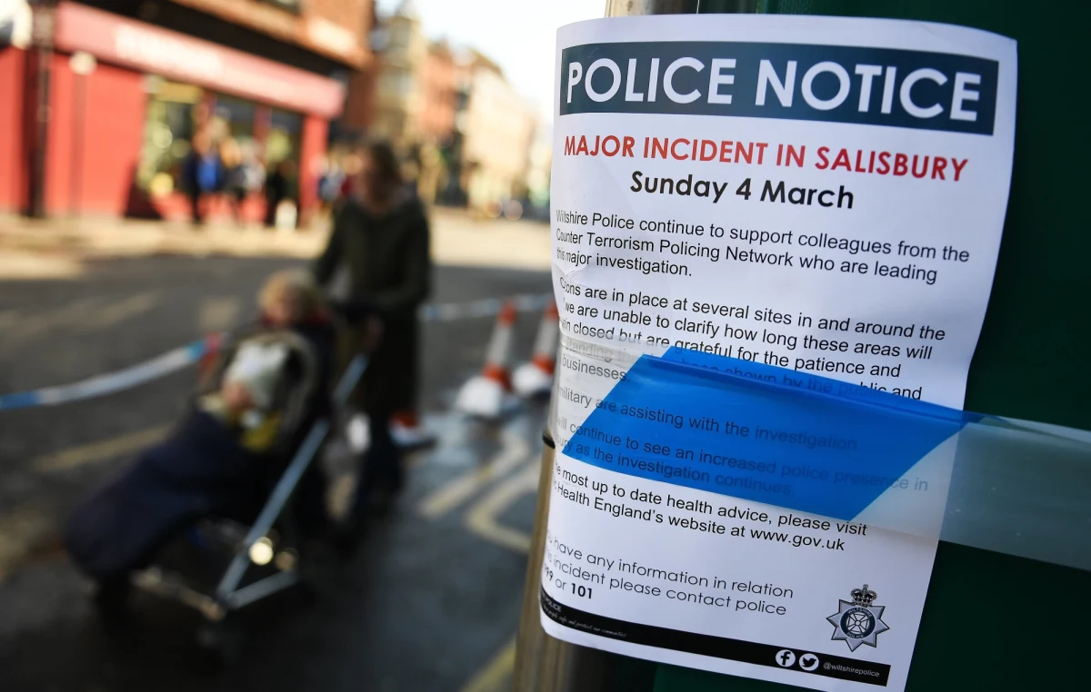 Rosyjskie MSZ wyraziło ubolewanie z powodu oświadczenia szefów dyplomacji państw UE w sprawie próby zabójstwa z użyciem broni chemicznej byłego oficera rosyjskiego wywiadu Siergieja Skripala, który przeszedł na stronę Brytyjczyków. Ministrowie spraw zagranicznych państw UE na spotkaniu w Brukseli wezwali Rosję do udzielenia pilnej odpowiedzi na pytania, zadane jej przez Wielką Brytanię w związku z atakiem chemicznym w Salisbury na Skripala i jego córkę Julię; wyrazili też "bezwarunkową" solidarność z Londynem. 