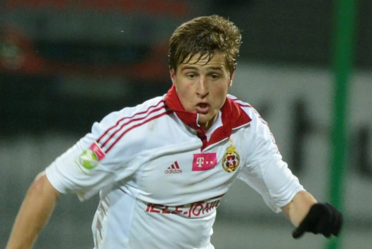 ​Cezary Wilk zakończył piłkarską karierę. O swojej decyzji 32-letni pomocnik Realu Saragossa poinformował na konferencji prasowej. "To bez wątpienia smutny dzień dla mnie, to koniec ważnego etapu mojego życia" - powiedział dwukrotny reprezentant Polski.