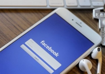 "To jakiś fake news". Andrzej Duda o współpracy z Facebookiem w czasie kampanii