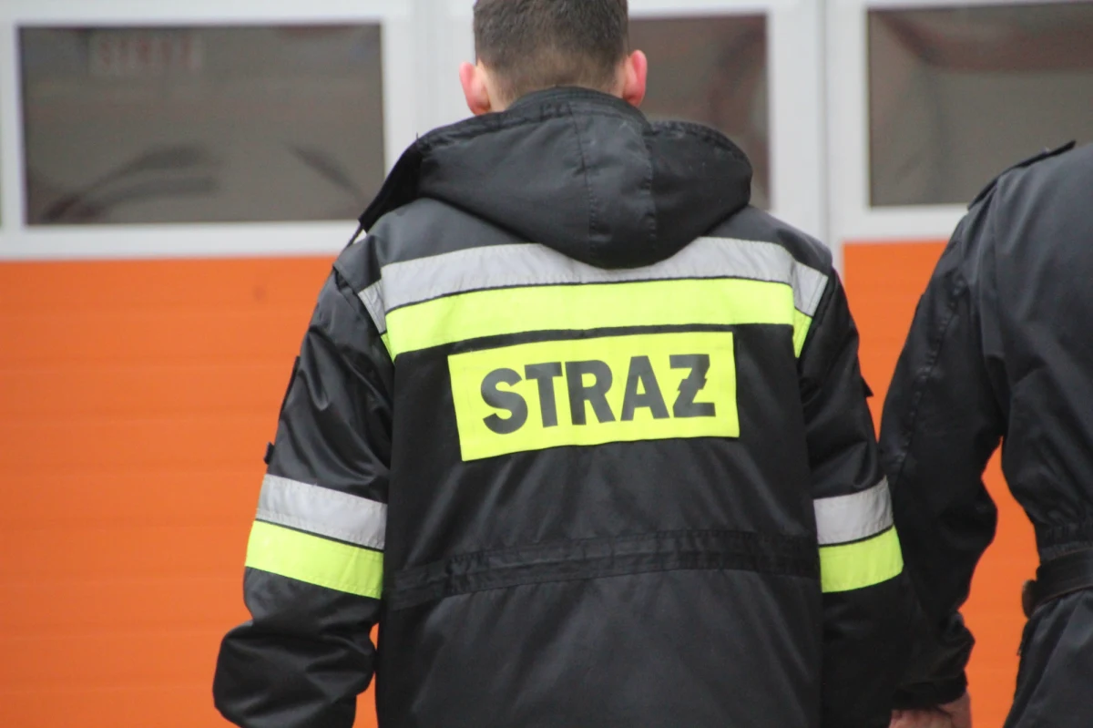 Firma obsługująca instalację gazową w centrum handlowym w Nowym Dworze Mazowieckim wymieniła uszkodzony zawór, sytuacja jest opanowana i nie wymaga już interwencji straży – poinformowała we wtorek po godzinie 18:00 straż pożarna. We wtorek po wycieku gazu służby ewakuowały około 130 osób.