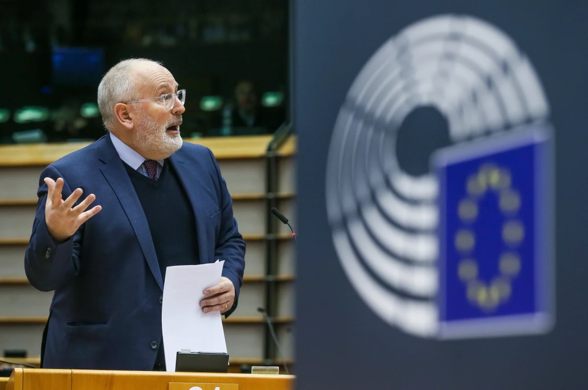 Procedura artykułu 7. Traktatu Unii Europejskiej wobec Polski będzie kontynuowana - zapowiedział wiceszef Komisji Europejskiej Frans Timmermans. Dziś - w odpowiedzi na grudniowe rekomendacje Brukseli w sprawie praworządności - polski rząd odrzucił stawiane Warszawie zarzuty.