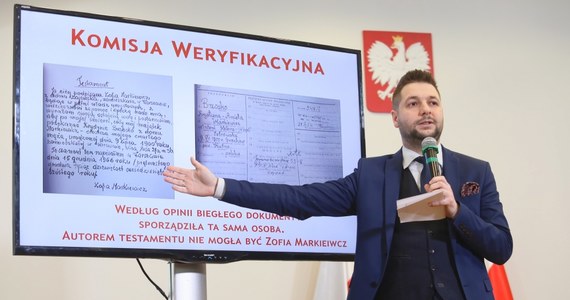 Komisja weryfikacyjna uchyliła decyzje reprywatyzacyjne w sprawie nieruchomości w Warszawie przy ulicy Hożej 23/25, 25 i 25a. Decyzja komisji ma rygor natychmiastowej wykonalności.