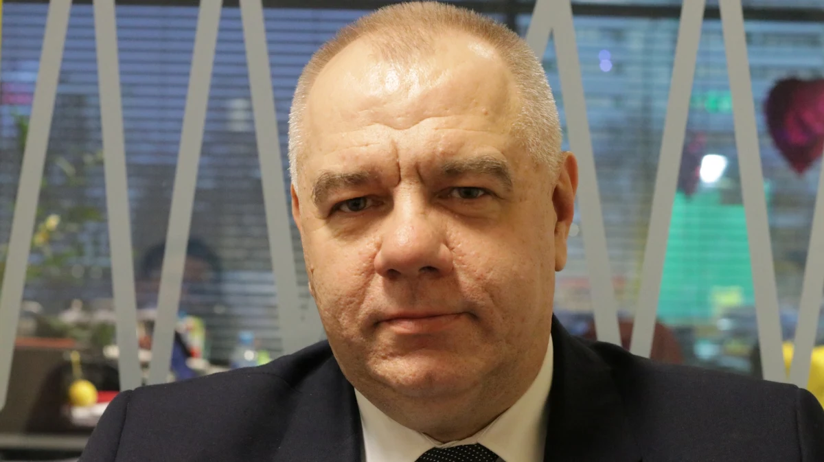 "Myślę, że 10 kwietnia to rodziny odsłonią pomnik ofiar katastrofy smoleńskiej. One są najbardziej powołane do tego, żeby być w centrum uwagi" - mówi w Popołudniowej rozmowie w RMF FM Jacek Sasin. "Sama uroczystość odsłonięcia będzie elementem państwowych uroczystości, całe uroczystości organizuje minister kultury i dziedzictwa narodowego. To nie będzie wielka uroczystość, będzie jedno czy dwa przemówienia"  - zapewnia gość Marcina Zaborskiego. Chciałbym, żeby tak było - tak Sasin odpowiada na pytanie o ewentualne wystąpienie Jarosława Kaczyńskiego. "Jarosław Kaczyński nie będzie w tym miejscu liderem politycznym, tylko będzie jednym z przedstawicieli rodzin" - zapewnia Sasin. "Nie zamierzamy doprowadzić do sytuacji, żeby tam były polityczne wystąpienia" - deklaruje. "Podjęliśmy decyzję, żeby nie kierować specjalnych zaproszeń do polityków. Ale oczywiście uroczystość będzie otwarta dla wszystkich, którzy zechcą przyjść. Również Hanna Gronkiewicz-Waltz może w tej uroczystej chwili zrozumie, że jej niechęć, opór wobec tego, żeby powstał ten pomnik, był niepotrzebny" - uważa Sasin. 