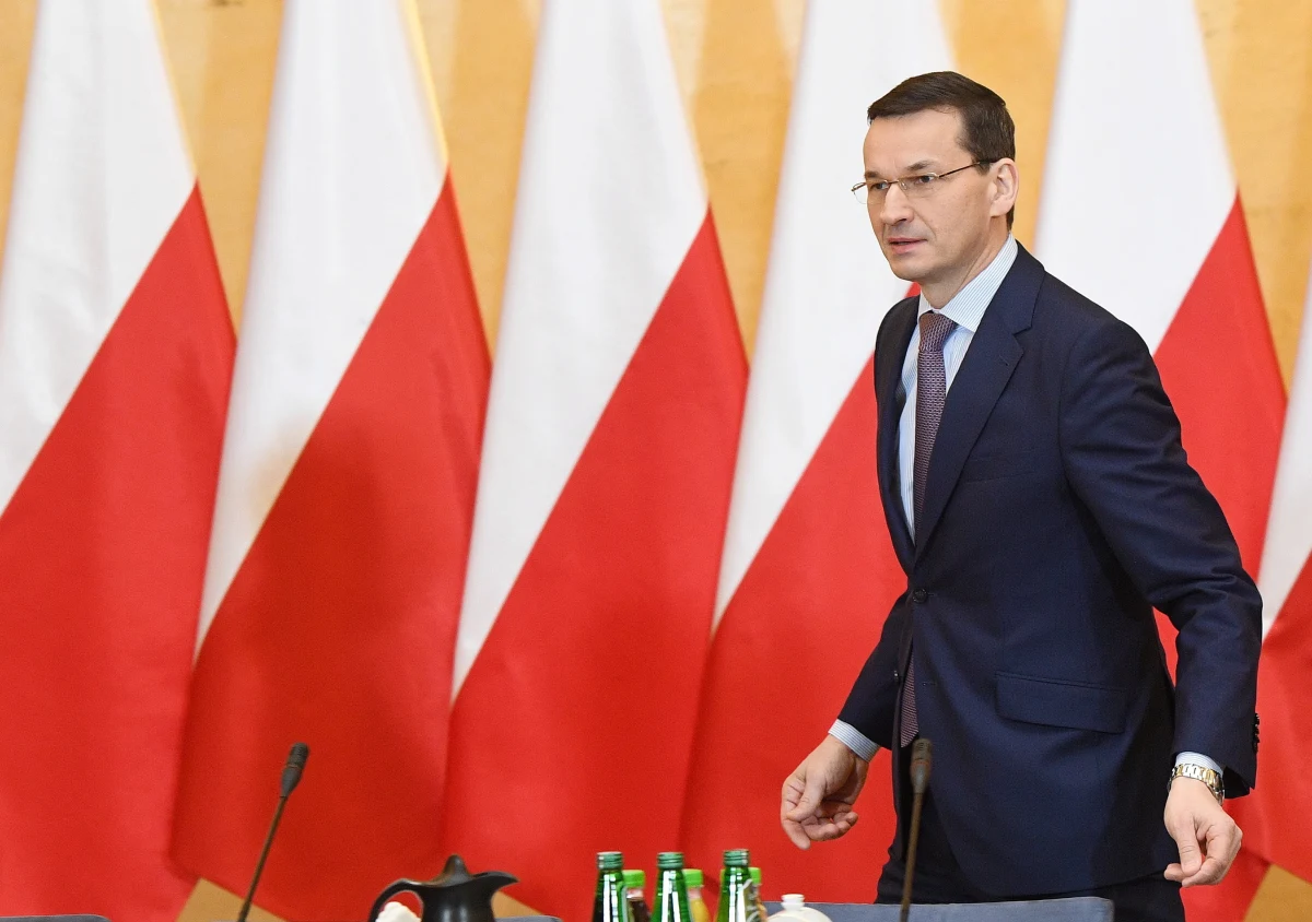 Nadszedł moment prawdy. Zapoczątkowany przez premiera Mateusza Morawieckiego dialog z Komisją Europejską, niepoparty konkretami (ustępstwami w ustawach o sądownictwie), traci sens. Wiceszef Komisji Europejskiej Frans Timmermans  zapowiedział kontynuowanie procedury art.7 Traktatu UE wobec Polski. Biała Księga nie przyniosła efektu, tylko rozzłościła kraje UE. 
