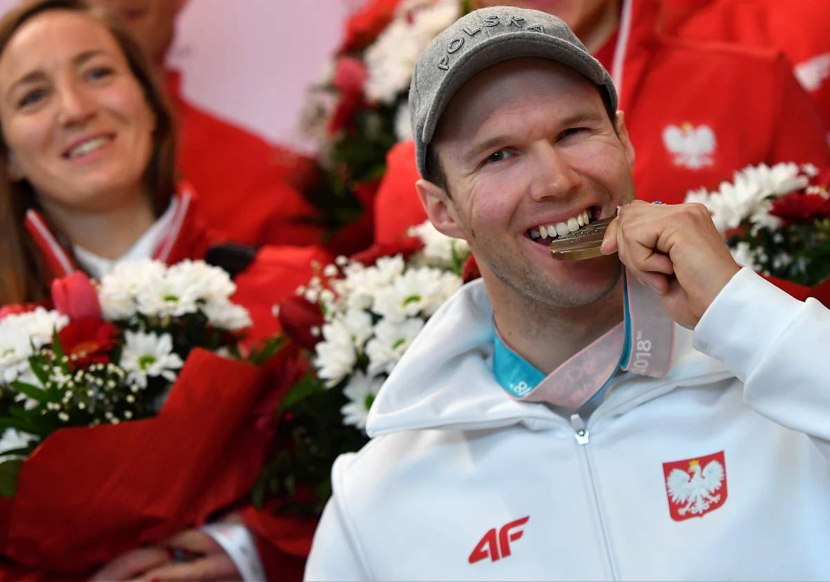 Alpejczyk Igor Sikorski, który jako jedyny reprezentant Polski przywiózł z Pjongczangu medal zimowych igrzysk paraolimpijskich, ma już pomysł, jak uczcić wywalczony na monoski w slalomie gigancie brąz. "Może kupię sobie nowy wózek" - stwierdził zawodnik Startu Bielsko-Biała. Przyznał, że przed startem w igrzyskach odczuwał presję. "Udało mi się z nią poradzić (…). Robiłem po prostu swoje" - podsumował.