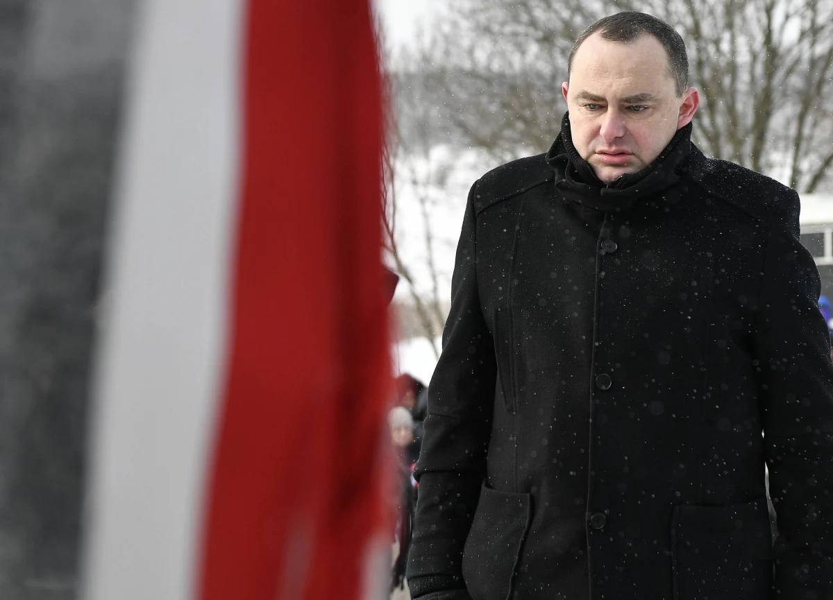 Lwowska Rada Obwodowa przyjęła uchwałę w sprawie uznania prezydenckiego ministra Adama Kwiatkowskiego za persona non grata na Ukrainie. Kancelaria prezydenta Andrzeja Dudy jest zdziwiona uchwałą. Według deputowanych, prezydencki urzędnik jest niepożądany na Ukrainie, bo podczas uroczystości rocznicy wymordowania polskiej ludności z Huty Pieniackiej nazwał działania ukraińskich nacjonalistów ludobójstwem. "To było odczytanie listu w imieniu pana prezydenta" - stwierdza Krzysztof Łapiński z kancelarii prezydenta.