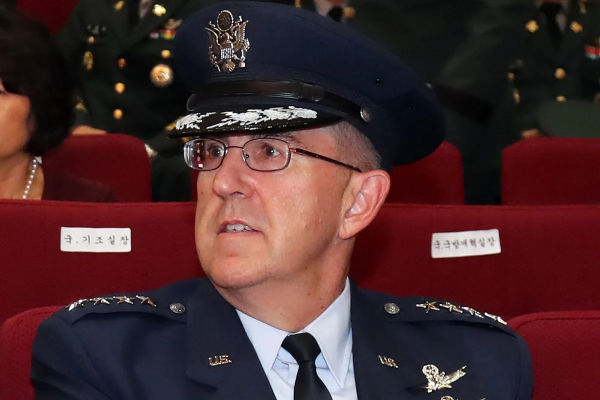 ​Szef Dowództwa Strategicznego USA (STRATCOM) generał John Hyten oświadczył, że Chiny i Rosja "agresywnie" pracują nad hipersonicznymi pociskami rakietowymi, a Stany Zjednoczone nie są w stanie bronić się przed nimi - informuje CNBC.