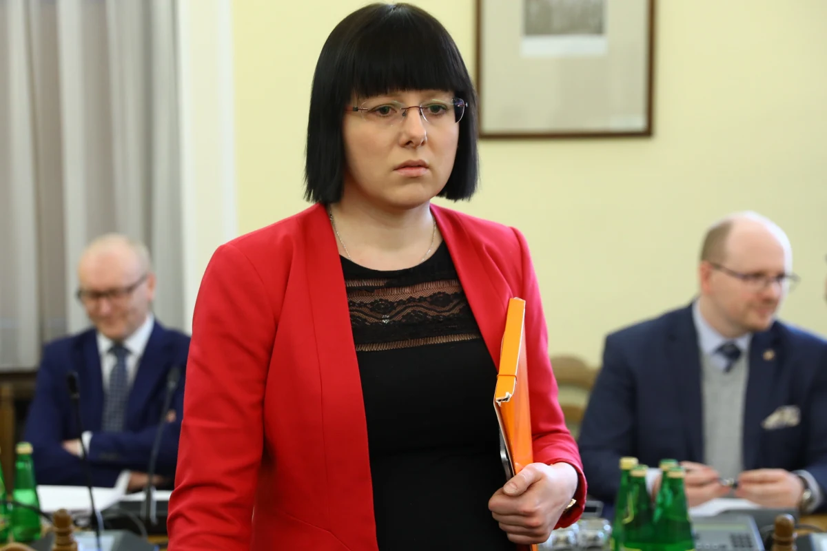 ​Odwołano środowe i czwartkowe posiedzenia sejmowej Komisji Polityki Społecznej i Rodziny. Odwołanie obrad to "unikanie rozmowy na temat projektu 'Zatrzymaj aborcję'" - uważa pełnomocniczka obywatelskiego komitetu inicjatywy ustawodawczej Kaja Godek.