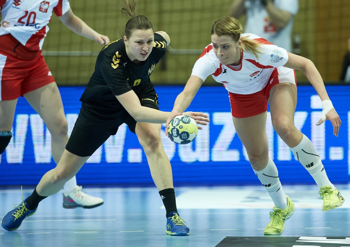Polskie piłkarki ręczne przegrały w środę w Gdyni w trzecim eliminacyjnym meczu mistrzostw Europy z Czarnogórą 20:26 (9:14) i poniosły pierwszą porażkę w grupie 2. Drugie spotkanie pomiędzy tymi zespołami odbędzie się w sobotę w miejscowości Bijelo Polje.