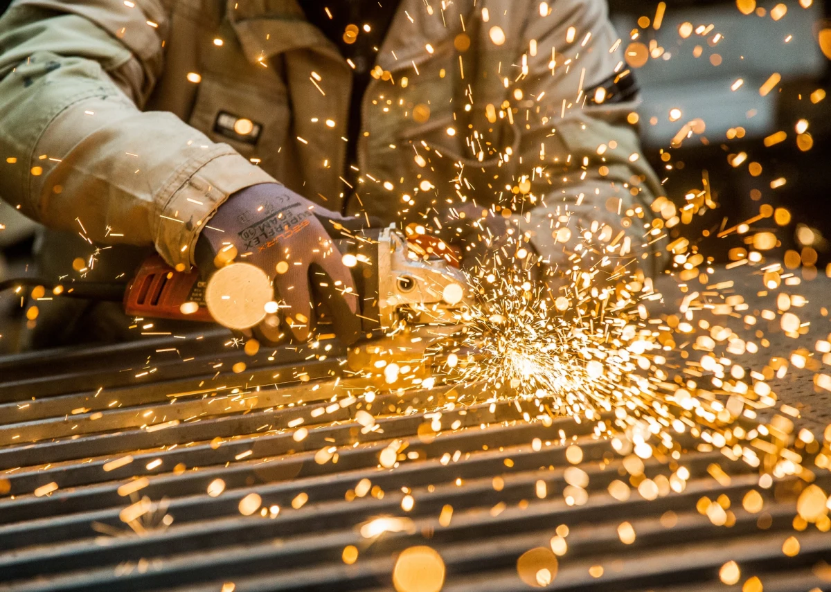 W nowej wojnie handlowej ze Stanami Zjednoczonymi Polska będzie stała ramię w ramię z resztą Unii Europejskiej. Nie będziemy się wyłamywać i próbować samodzielnie dogadywać z Waszyngtonem - dowiedział się reporter RMF FM. Po południu w Brukseli rusza szczyt unijnych przywódców. Jednym z tematów będzie wypracowanie unijnej odpowiedzi na wprowadzone przez USA cła na import stali i aluminium.