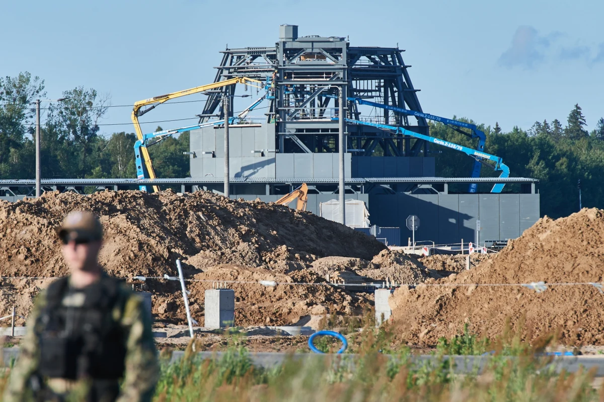 ​Amerykanie sygnalizowali możliwość opóźnień technicznych dotyczących budowy bazy w Redzikowie jeszcze w ubiegłym roku; według przekazanych nam informacji mogą one wynieść kilkanaście miesięcy - powiedział wiceszef MSZ Bartosz Cichocki. Pytany o stan stosunków polsko-amerykańskich w kontekście sporu wokół nowelizacji ustawy o IPN i plany spotkań z nowym sekretarzem stanu Mike'em Pompeo Cichocki podkreślił, że Polska i USA są "najbliższymi sojusznikami" i "jest naturalne", że kontakty z Departamentem Stanu pod nowym kierownictwem będą kontynuowane.