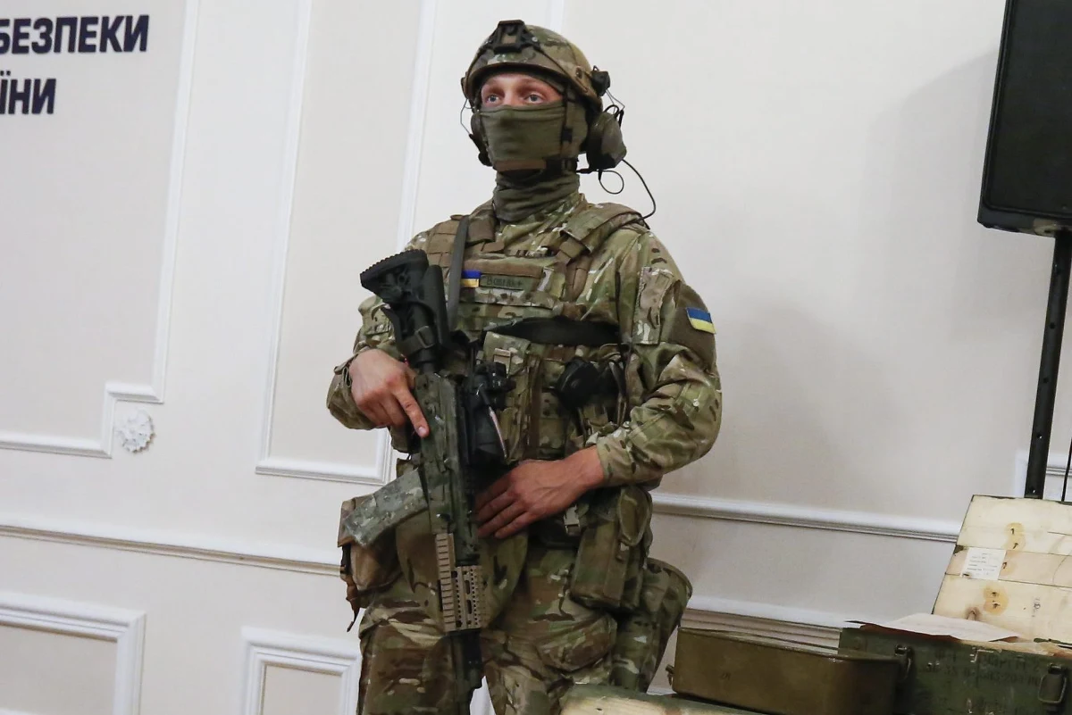 ​Służba Bezpieczeństwa Ukrainy (SBU) poinformowała o rozpracowaniu grupy przestępczej, która na zlecenie rosyjskich służb specjalnych dewastowała polskie i żydowskie miejsca pamięci na Ukrainie. Nie wiadomo jednak, czy sprawców zatrzymano. Członkowie grupy mieli zniszczyć m.in. groby żołnierzy Korpusu Ochrony Pogranicza (KOP) w Mielnikach koło Szacka w obwodzie wołyńskim, którzy zginęli we wrześniu 1939 roku w walkach z wkraczającą do Polski Armią Czerwoną.