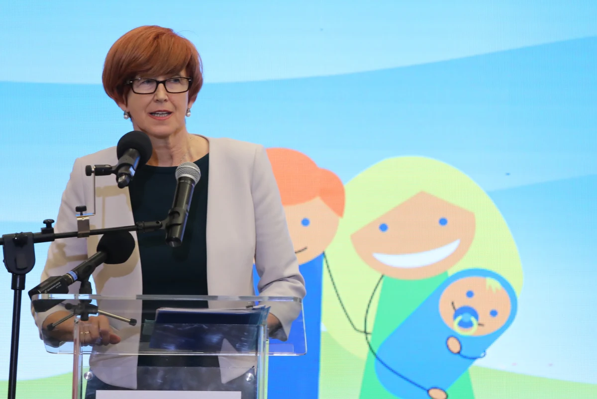 Z programu "Rodzina 500 plus" korzysta 2 mln 400 tys. rodzin, ponad 3 mln 600 tys. dzieci - poinformowała minister rodziny, pracy i polityki społecznej Elżbieta Rafalska. Największy udział wśród rodzin objętych wsparciem mają te z dwójką dzieci.