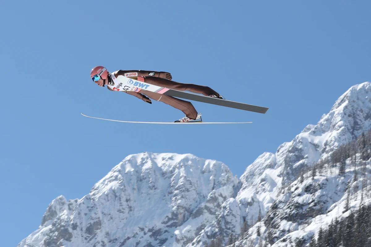 ​Dawid Kubacki uzyskał 224,5 m i zajął trzecie miejsce w kwalifikacjach do piątkowego konkursu Pucharu Świata w skokach narciarskich w słoweńskiej Planicy. W pierwszej serii wystąpi pięciu Polaków.