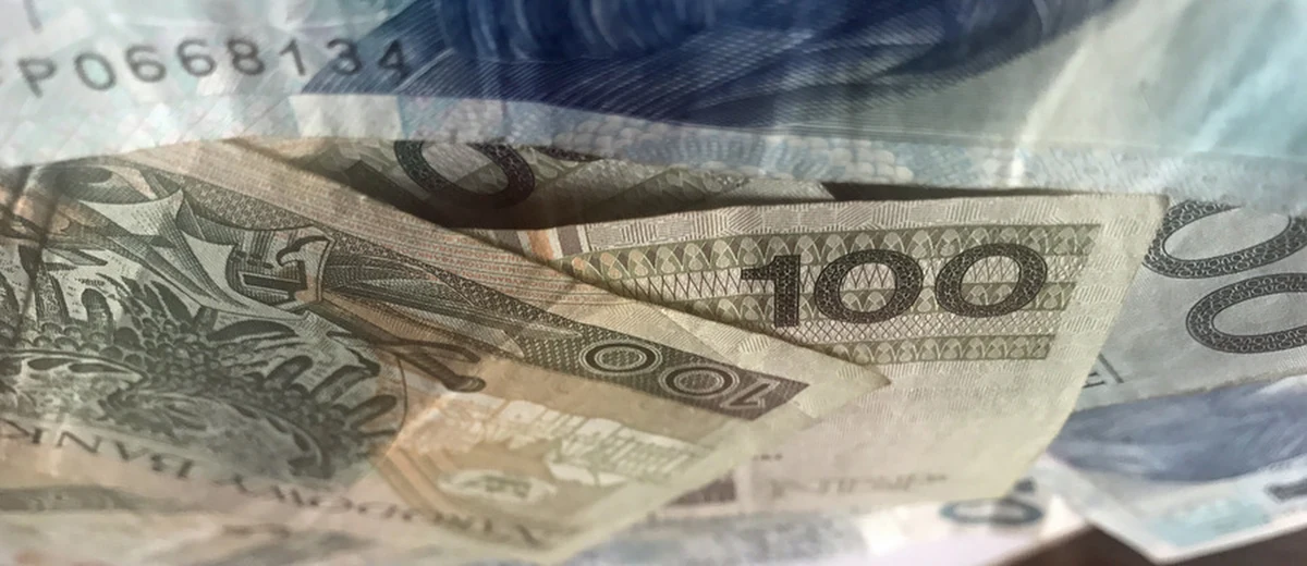 Pierwszy działający blok elektrowni jądrowej może zostać uruchomiony w Polsce najwcześniej po roku 2030 - wynika z najnowszego raportu Najwyższej Izby Kontroli. Dokument dotyczy planów budowy w Polsce programu energetyki opartej na paliwach promieniotwórczych. Odwlekanie decyzji w sprawie elektrowni już kosztowało nas prawie 800 milionów złotych, a koszty mogą być znacznie wyższe - donosi reporter RMF FM Grzegorz Kwolek, który zapoznał się z dokumentem. 