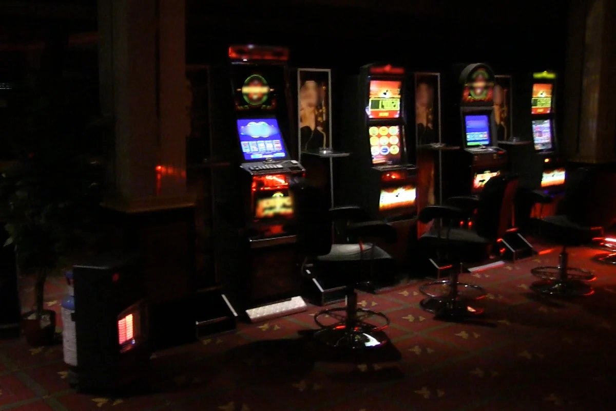 22 osoby zatrzymane, zlikwidowane cztery lokale i zabezpieczonych 31 nielegalnych maszyn do gier o niskich wygranych - to efekt akcji funkcjonariuszy KAS, CBŚP, stołecznej policji i Nadbużańskiego oddziału Straży Granicznej.