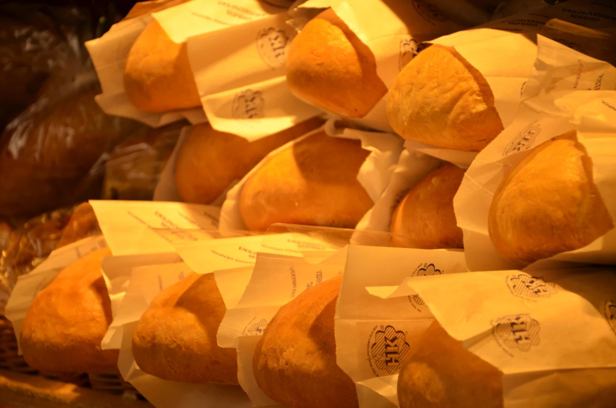 25 marca będzie niedzielą handlową. Kolejne trzy niedziele - 1, 8, 15 oraz 22 kwietnia - będą z kolei objęte zakazem handlu. Oznacza to, że w kwietniu przypadnie tylko jedna niedziela, w którą handel w sklepach będzie dozwolony - 29 kwietnia. Ustawa ograniczająca handel weszła w życie 1 marca. 