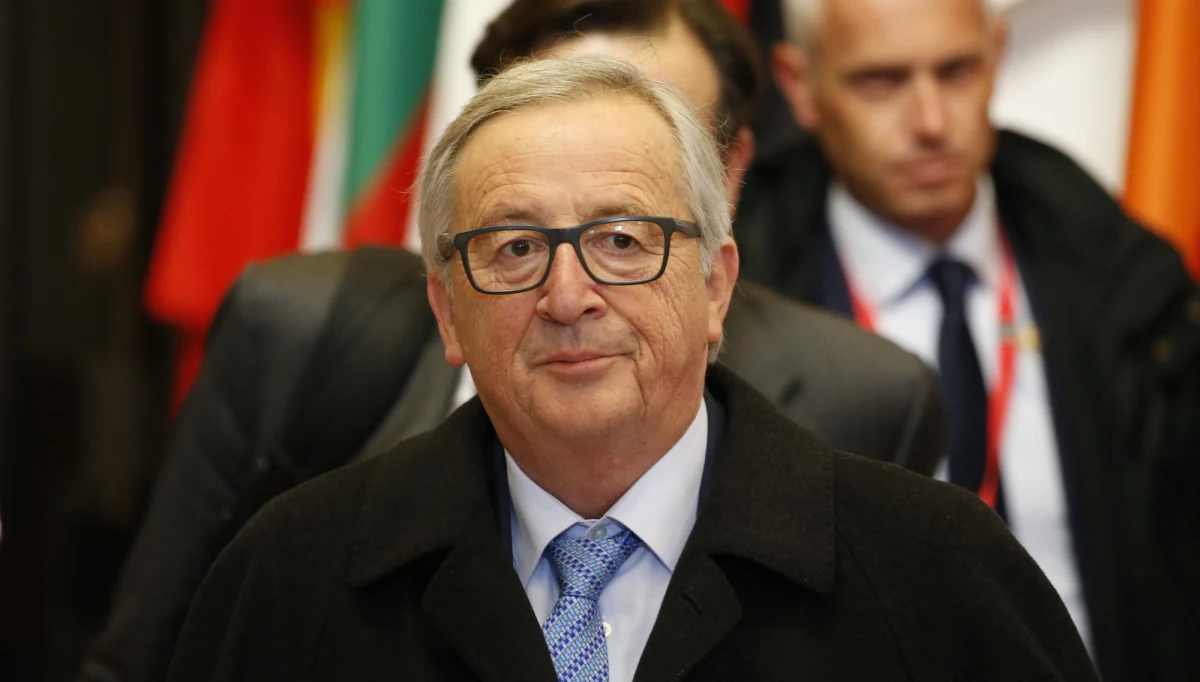 Szef Komisji Europejskiej Jean-Claude Juncker powiedział, odnosząc się do zaproponowanych przez PiS zmian dotyczących SN, KRS i TK, że obserwuje inicjatywy podjęte przez część polskiego parlamentu "z najwyższą sympatią".