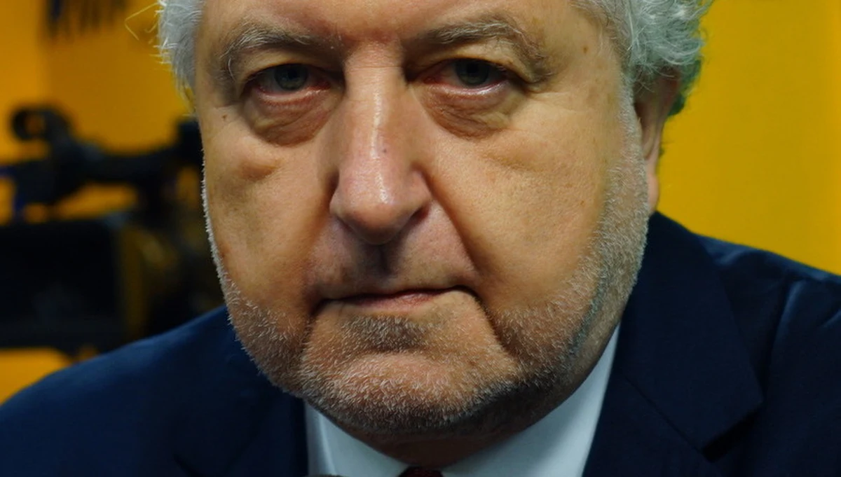 "Krok w dobrym kierunku, ale cel - przywrócenie prawa w Polsce jest jeszcze przed nami" - tak prof. Andrzej Rzepliński komentuje pakiet ustaw, które nowelizują ustawy sądowe. Jednak jego zdaniem, to za mało. "Nie można istnieć w systemie prawnym, który trochę jest konstytucyjny, a trochę jest częścią ponad 2-letniej wojny hybrydowej, jaką partia rządząca prowadzi z wymiarem sprawiedliwości" – dodał Gość Krzysztofa Ziemca w RMF FM. Prof. Andrzej Rzepliński czeka na ruch prezydenta. "Wszyscy straciliśmy i czas i miejsce Polski w Unii Europejskiej" – mówi. I wylicza: "Oczekuję, że prezydent odbierze ślubowanie od trzech sędziów konstytucyjnych, że sędziowie dublerzy złożą rezygnację, że rezygnację złoży pani Julia Przyłębska, która nie powiedziała prawdy o sobie, kiedy była wybierana do Trybunału Konstytucyjnego". "Miała dwie fatalne, negatywne, dewastujące opinie sędziego wizytatora na temat swojego orzecznictwa w sądzie" – wyjaśnił Andrzej Rzepliński w rozmowie z Krzysztofem Ziemcem. "W Unii Europejskiej nie są idioci" - oświadczył prof. Rzepliński, pytany o szanse zażegnania konfliktu z KE. "Wiedzą, jakie kapitalne znaczenie ma spójność prawa europejskiego". "Oni nawet gdyby chcieli, to nie mogą się cofnąć, bo to by oznaczało koniec projektu, który się nazywa Unia Europejska" - dodał. 