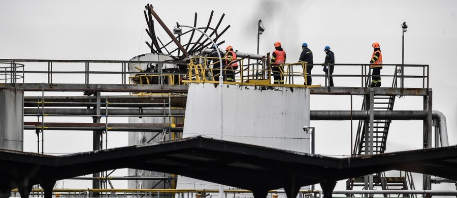 Przyczyną wczorajszego wybuchu w zakładach chemicznych Unipetrolu w czeskich Kralupach nad Wełtawą najprawdopodobniej był błąd ludzki. Tak wynika z nieoficjalnych wstępnych ustaleń śledczych - dowiedzieli się dziennikarze RMF FM. W zakładzie należącym do Polskiego Koncernu Naftowego Orlen zginęło wczoraj sześciu obywateli Rumunii.