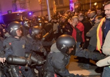 Kilkadziesiąt osób rannych po starciach w Barcelonie