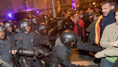 Kilkadziesiąt osób rannych po starciach w Barcelonie