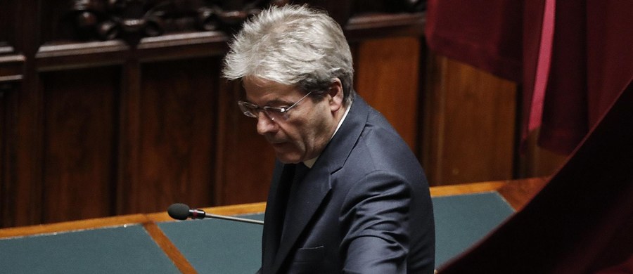 Premier Włoch Paolo Gentiloni złożył dymisję swego rządu na ręce prezydenta Sergio Mattarelli, na prośbę którego będzie dalej kierować gabinetem i zajmować się bieżącymi sprawami do czasu powołania nowej Rady Ministrów - podał Pałac Prezydencki. 