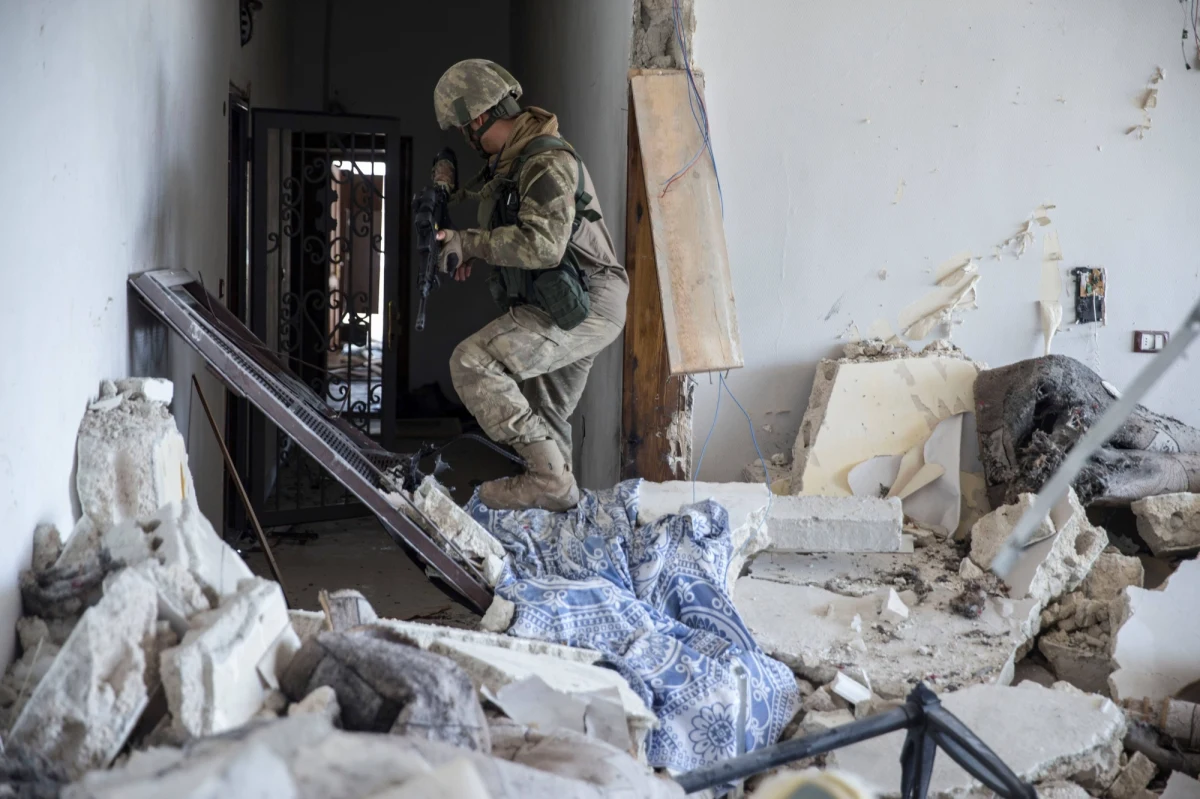 Wojska tureckie i niektóre współdziałające z nimi grupy syryjskich powstańców przejęły całkowitą kontrolę nad regionem Afrinu w północnozachodniej Syrii - podało tureckie dowództwo.