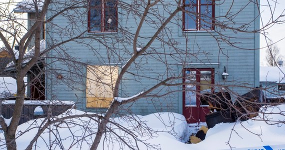 Szwedzka policja śmiertelnie postrzeliła mężczyznę, który podpalił dom w Luleå na północy kraju. Strzały padły podczas zatrzymania. 30-latek miał być uzbrojony. Prokuratura wszczęła już dochodzenie.