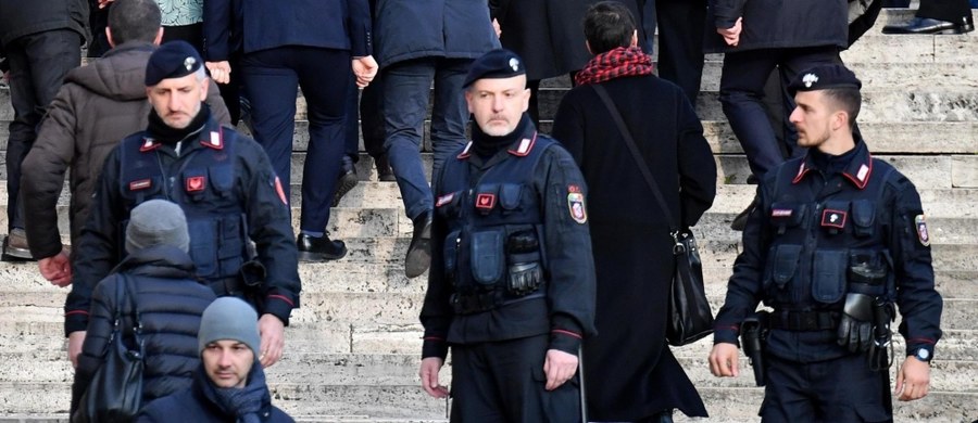 W Rzymie zaostrzono środki bezpieczeństwa w związku z zagrożeniem terrorystycznym - podała agencja Ansa. To rezultat sygnału otrzymanego przez władze Włoch od ambasady Tunezji, która ostrzegła, że obywatel tego kraju gotów jest dokonać zamachu.