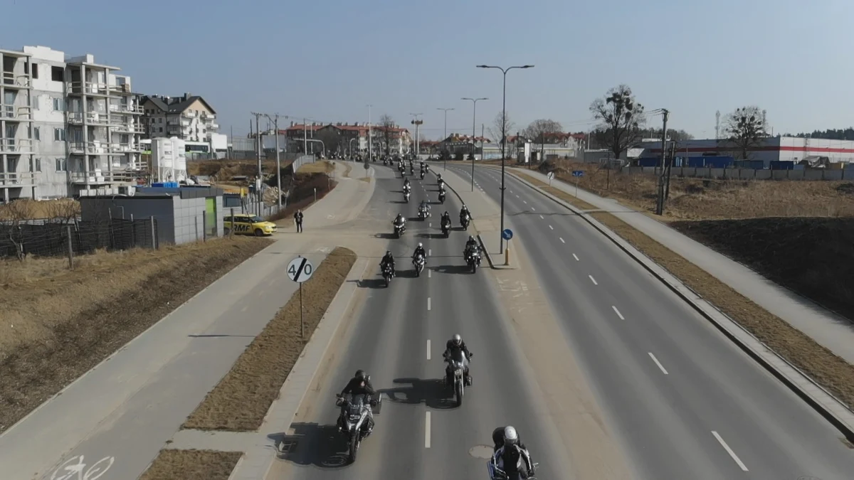 Kilkuset motocyklistów z Warmii i Mazur uroczystym topieniem marzanny pożegnało zimę i rozpoczęło nowy sezon jazdy jednośladem. Tradycyjnie ulicami Olsztyna przejechała parada motocykli.