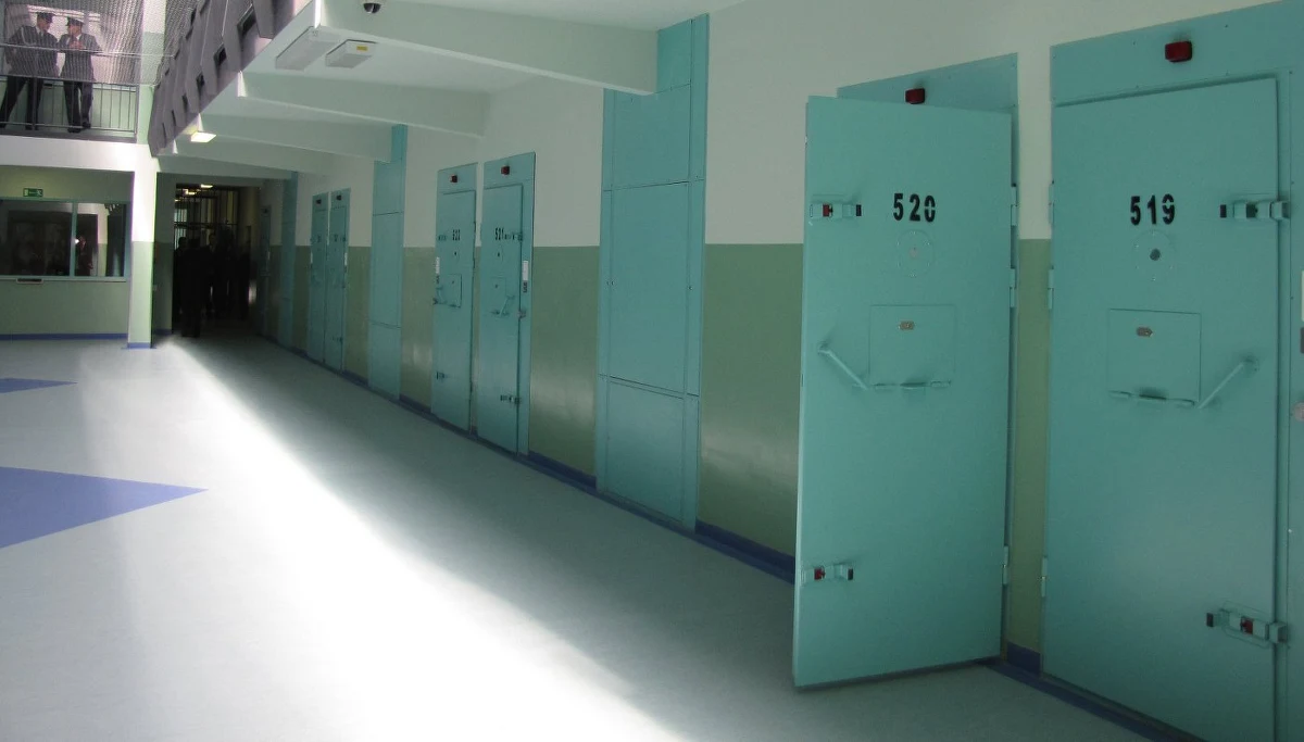 Z aresztu w Stawiszynie (woj. mazowieckie), gdzie znajduje się Oddział Zewnętrzny Aresztu Śledczego w Grójcu, uciekło dwóch więźniów. Jeden z mężczyzn został zatrzymany.  