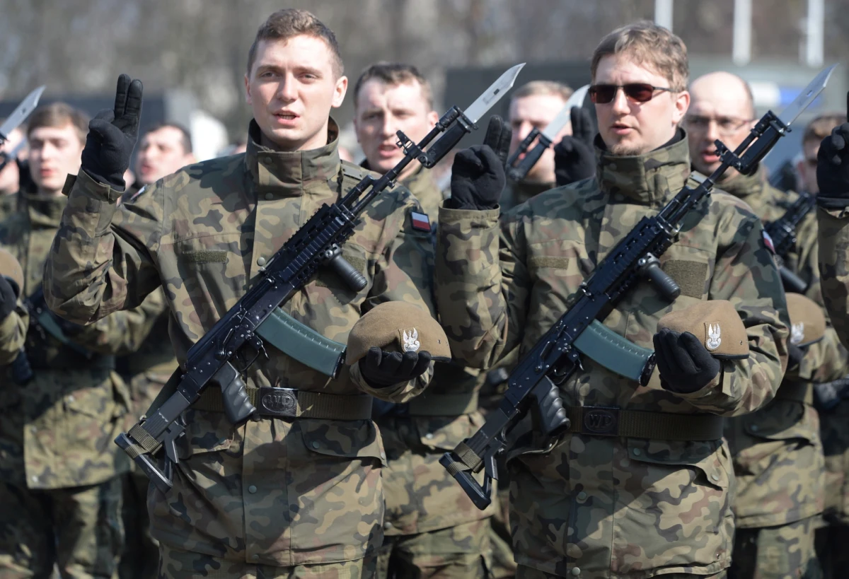 Wojska Obrony Terytorialnej choć są najmłodszym rodzajem sił zbrojnych, mają ogromne znaczenie dla naszego bezpieczeństwa – napisał premier Mateusz Morawiecki w liście do żołnierzy, którzy w Stalowej Woli złożyli przysięgę. List odczytała wojewoda podkarpacki Ewa Leniart. 