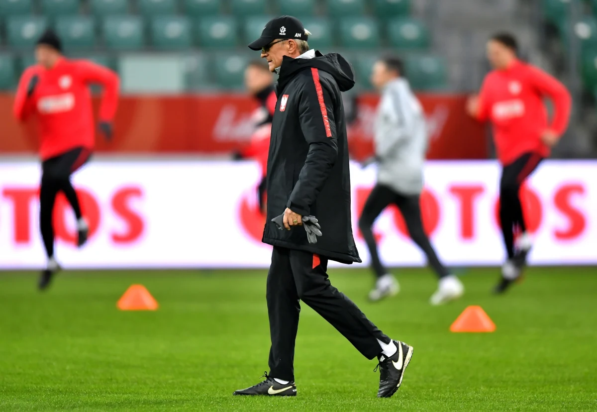 Maciej Rybus, Michał Pazdan i Sławomir Peszko wyłączeni z treningów z powodów zdrowotnych wracają do zajęć z reprezentacją polskich piłkarzy, która we wtorek zagra w Chorzowie towarzysko z Koreą Południową – poinformował lekarz kadry Jacek Jaroszewski.