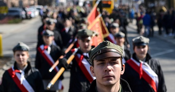 Złożeniem wieńców na Grobie Nieznanego Żołnierza oraz przed pomnikiem na rogu budynku Arsenału Królewskiego harcerze uczcili w niedzielę 75. rocznicę Akcji pod Arsenałem.