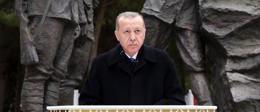 Prezydent Turcji Recep Tayyip Erdogan powiedział w niedzielę, że rozpoczęły się operacje w irackim Sindżarze. W związku z obecnością Partii Pracujących Kurdystanu (PKK) w tym regionie Ankara wielokrotnie groziła interwencją zbrojną.