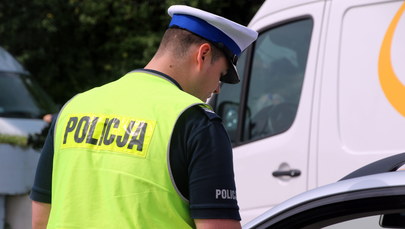 Warszawa: Samochód wjechał w przystanek. Jedna osoba ranna