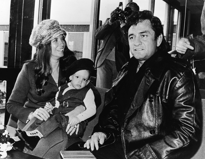 "Człowiek w czerni, chodzący po linie" - to najkrótsza historia Johnny'ego Casha. Jego nieznane teksty wzięli na warsztat znani wykonawcy. Efekt? Album "Johnny Cash: Forever Words" . Premiera - 6 kwietnia.