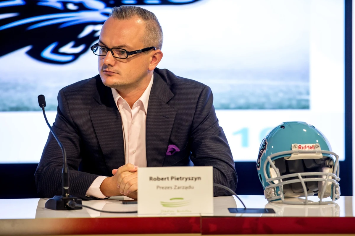 Nowym prezesem KGHM może zostać Robert Pietryszyn – nieoficjalnie ustalili reporterzy RMF FM. To były prezes Lotosu i były wiceprezes PZU. Robert Pietryszyn jest blisko związany z dawnym rzecznikiem Prawa i Sprawiedliwości Adamem Hofmanem.