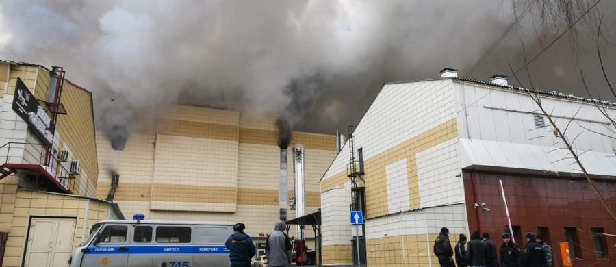 Do 64 wzrosła liczba ofiar śmiertelnych pożaru w centrum handlowo-rozrywkowym w Kemerowie w Rosji - podała w poniedziałek agencja RIA-Nowosti, powołując się na służby ratownicze. 