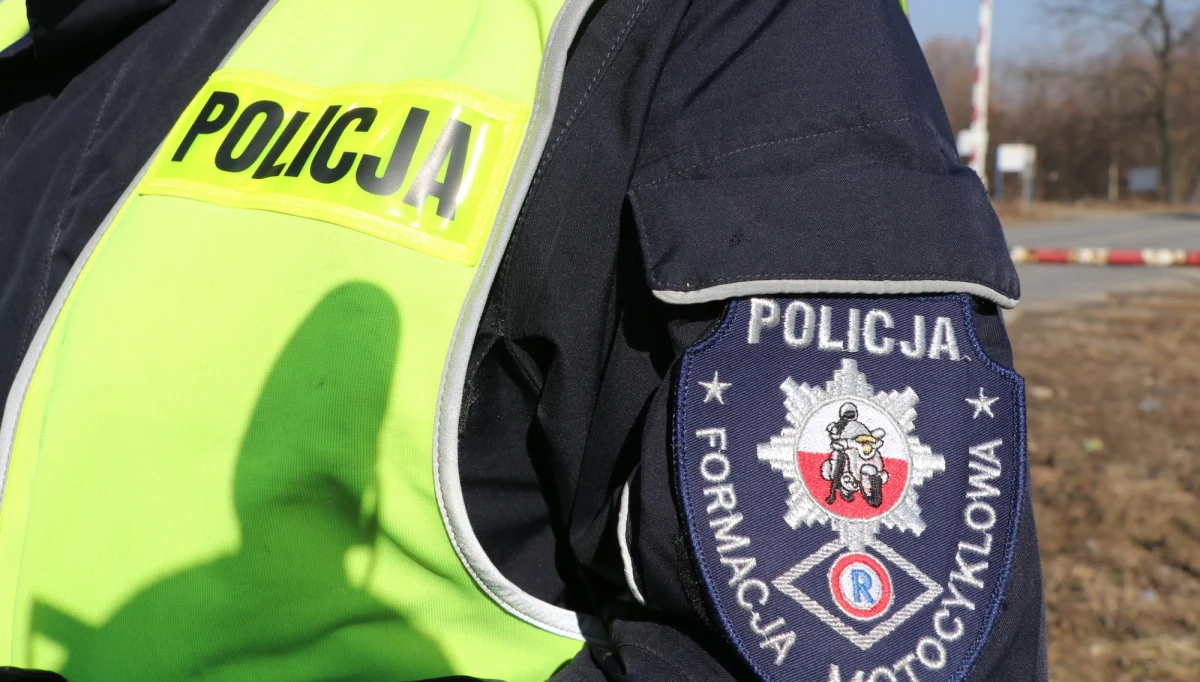 Podwyżek pensji dla funkcjonariusza w wysokości 650 złotych domagają się - i to jeszcze w tym roku - związki zawodowe, działające w służbach mundurowych. Według działaczy, jeśli nakłady na te służby nie zostaną zwiększone, doprowadzi to do ich destabilizacji kadrowej i obniży ich sprawność działania. 