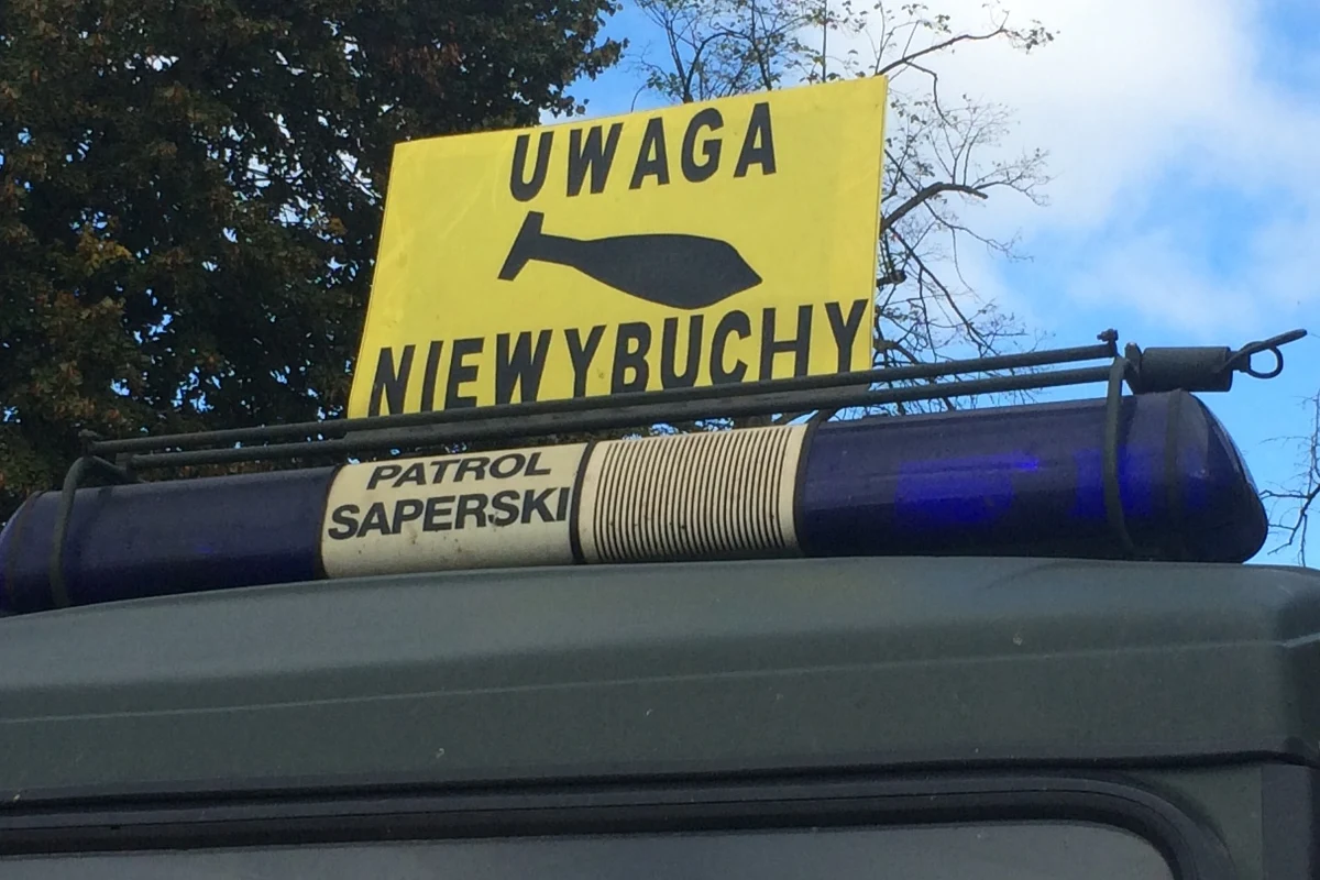 Kilkuset mieszkańców Łomży w Podlaskiem może już bezpiecznie wrócić do swoich domów. Saperzy zabrali niewybuch znaleziony w czasie remontu ulicy Glogera. Jest to prawdopodobnie bomba lotnicza z czasów II wojny światowej.

